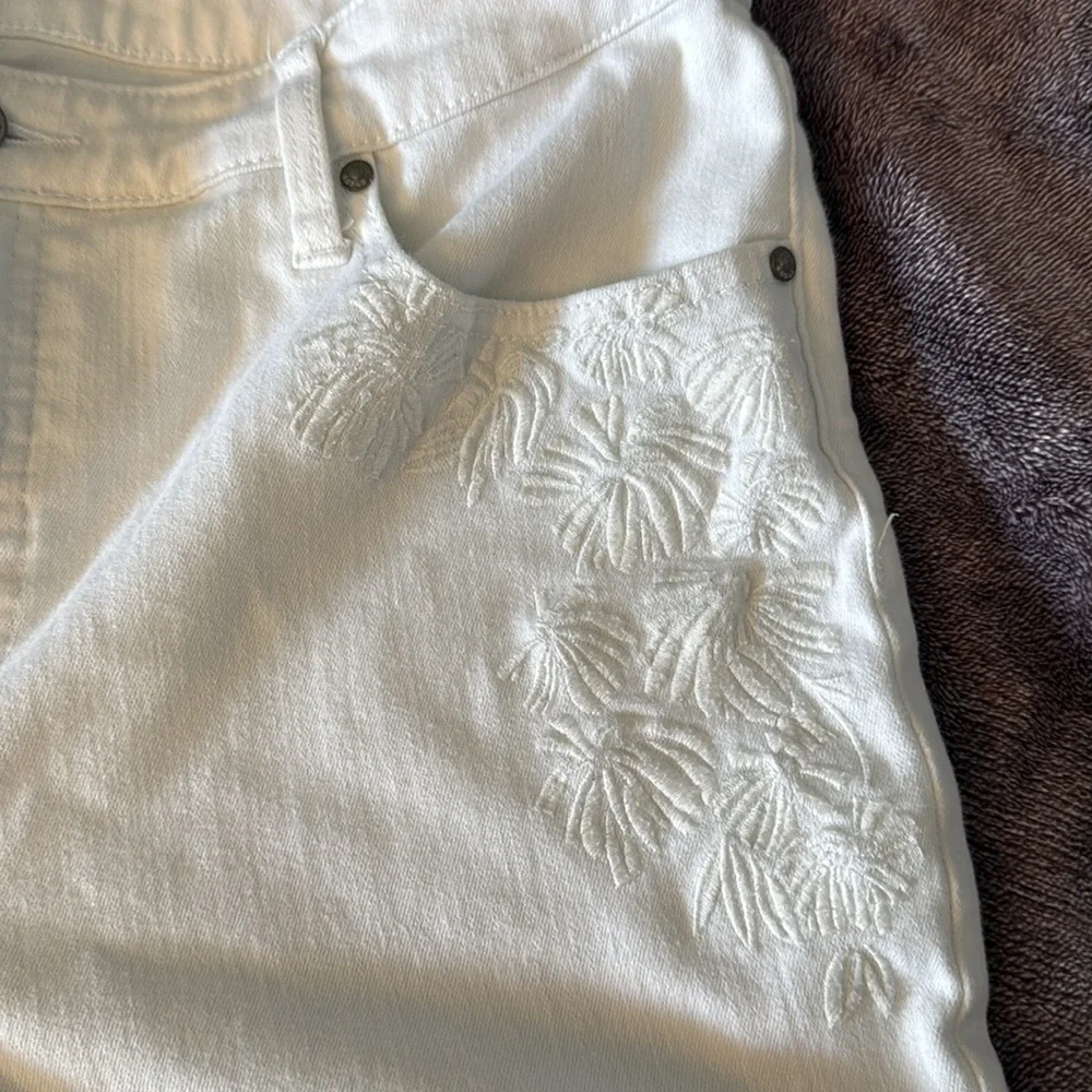 Chico's White Slim Leg Ankle Jeans - Picture 4 of 7